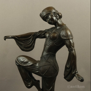 Tancerka wg Chiparus rzeżba brąz 
