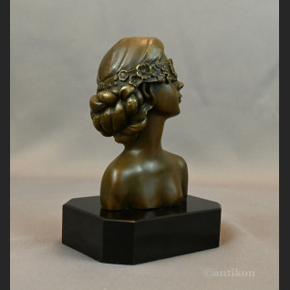 Popiersie z brązu tajemnicza dziewczyna 