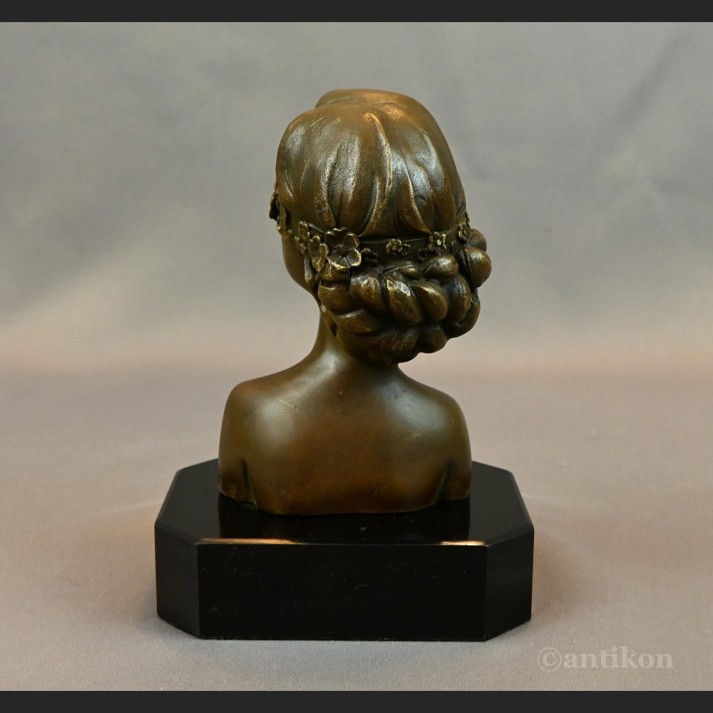 Popiersie z brązu tajemnicza dziewczyna 