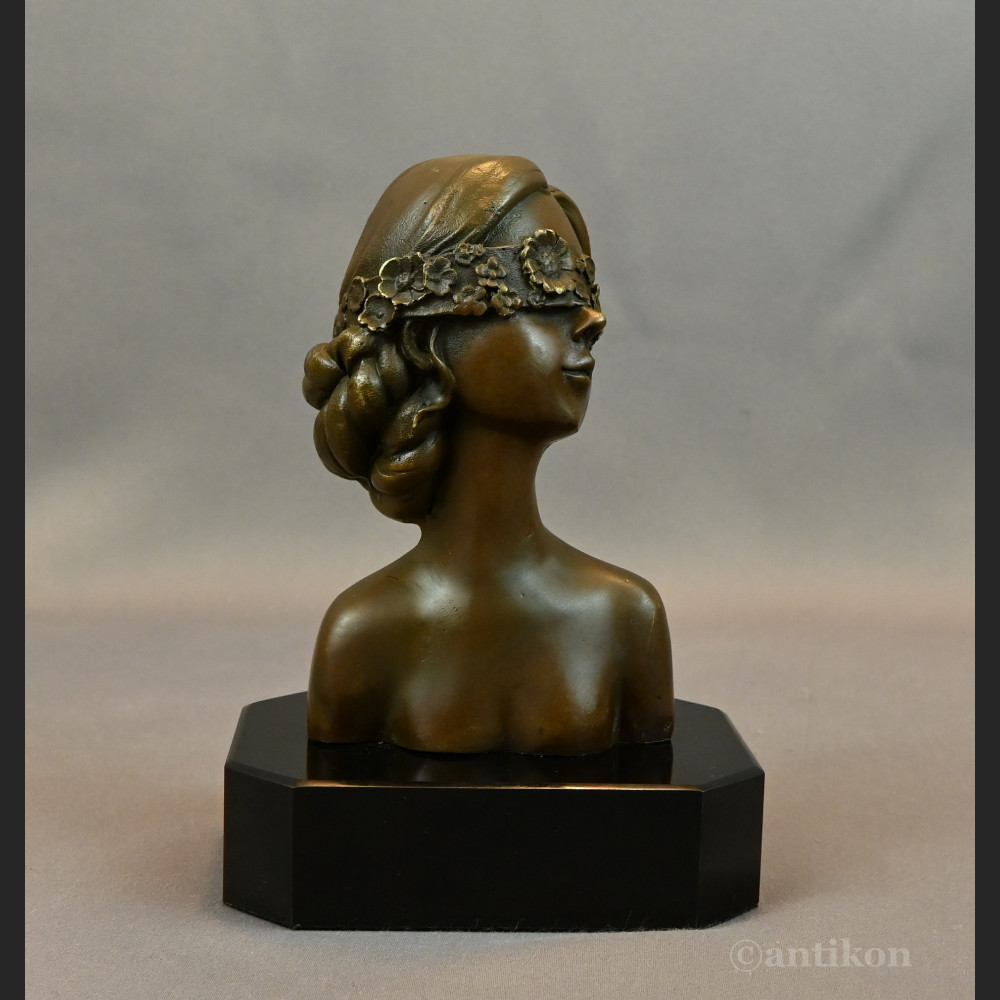 Popiersie z brązu tajemnicza dziewczyna 