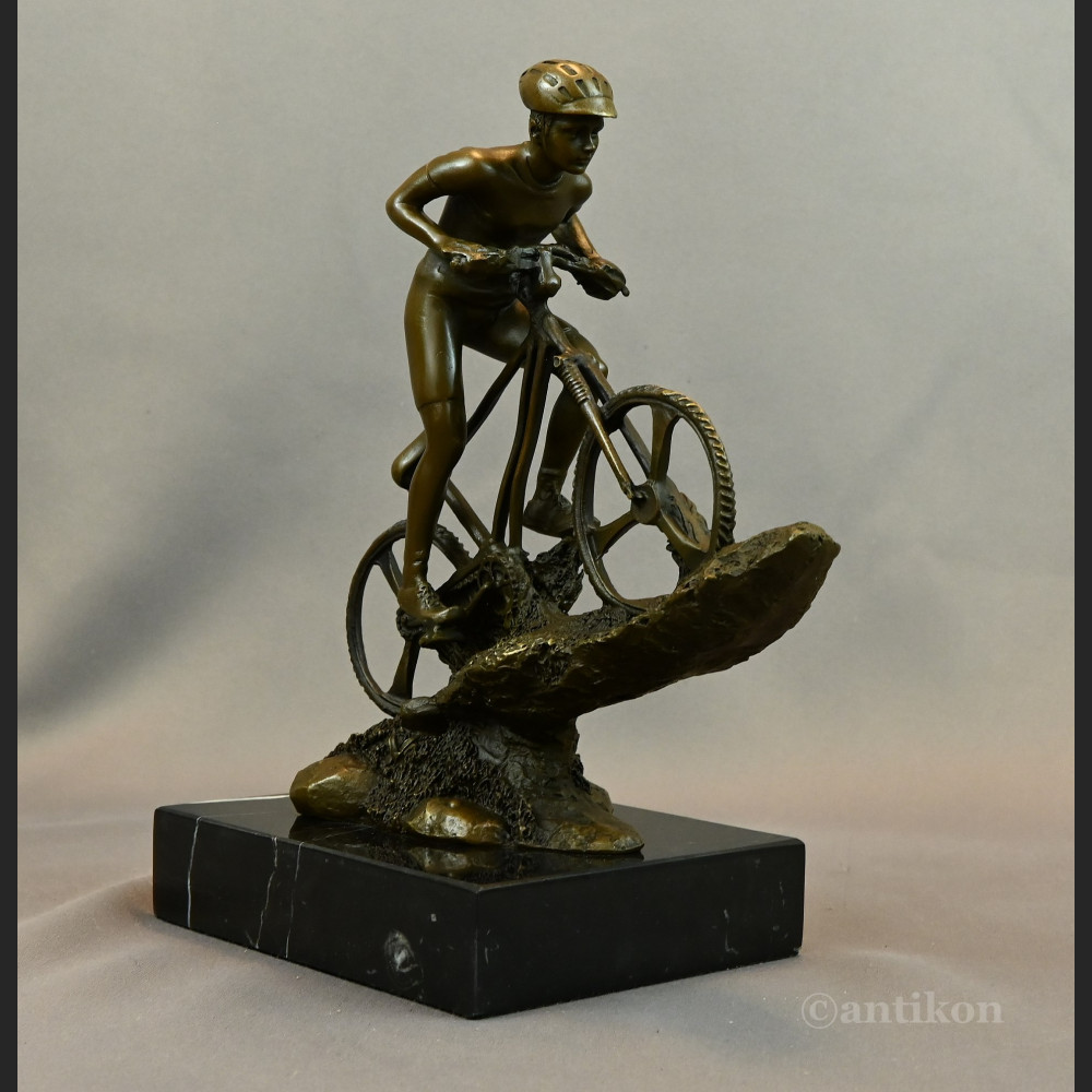 Kolarz kolarstwo sygnowana rzeźba rowerzysta prawdziwy brąz 