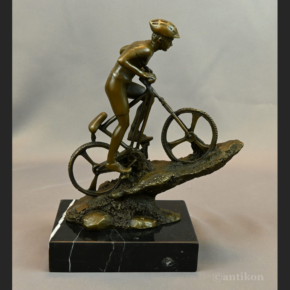 Kolarz kolarstwo sygnowana rzeźba rowerzysta prawdziwy brąz 
