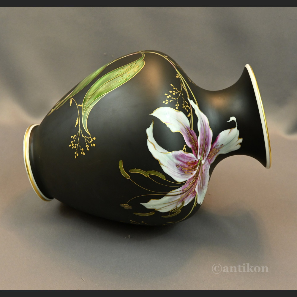 Czarny wazon Rosenthal z liliami prezent ślubny Czarny wazon Rosenthal z liliami prezent ślubny