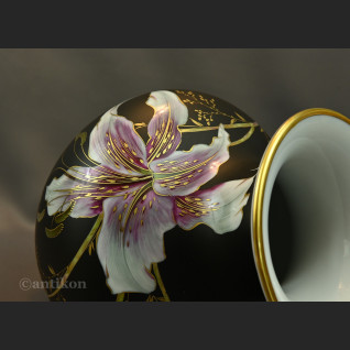 Czarny wazon Rosenthal z liliami prezent ślubny Czarny wazon Rosenthal z liliami prezent ślubny