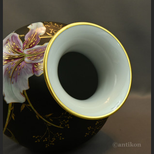 Czarny wazon Rosenthal z liliami prezent ślubny Czarny wazon Rosenthal z liliami prezent ślubny