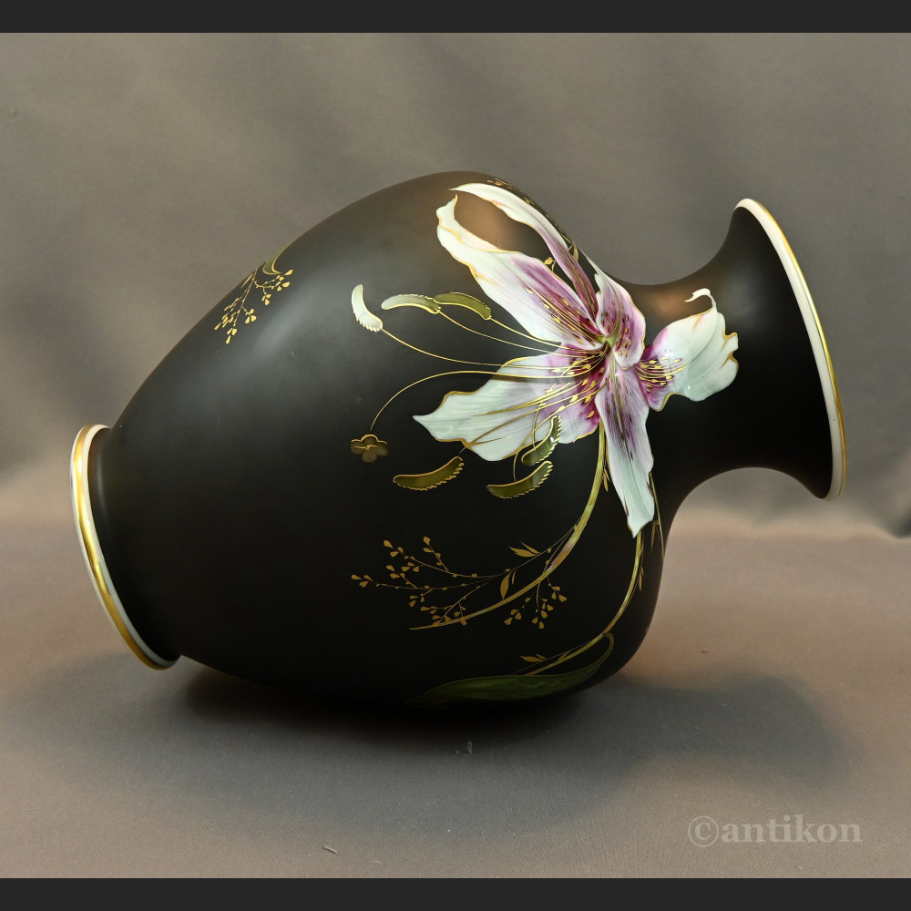 Czarny wazon Rosenthal z liliami prezent ślubny Czarny wazon Rosenthal z liliami prezent ślubny
