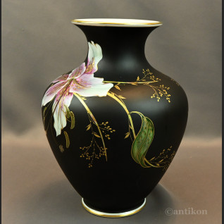 Czarny wazon Rosenthal z liliami prezent ślubny Czarny wazon Rosenthal z liliami prezent ślubny