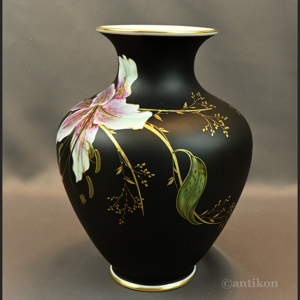 Czarny wazon Rosenthal z liliami prezent ślubny Czarny wazon Rosenthal z liliami prezent ślubny