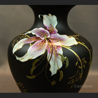 Czarny wazon Rosenthal z liliami prezent ślubny Czarny wazon Rosenthal z liliami prezent ślubny