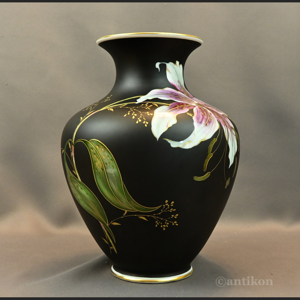 Czarny wazon Rosenthal z liliami prezent ślubny Czarny wazon Rosenthal z liliami prezent ślubny