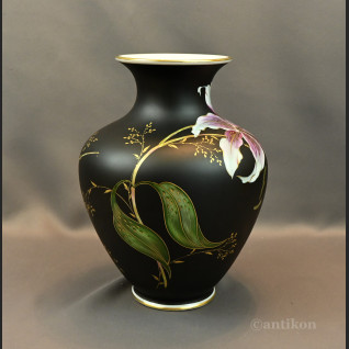 Czarny wazon Rosenthal z liliami prezent ślubny Czarny wazon Rosenthal z liliami prezent ślubny