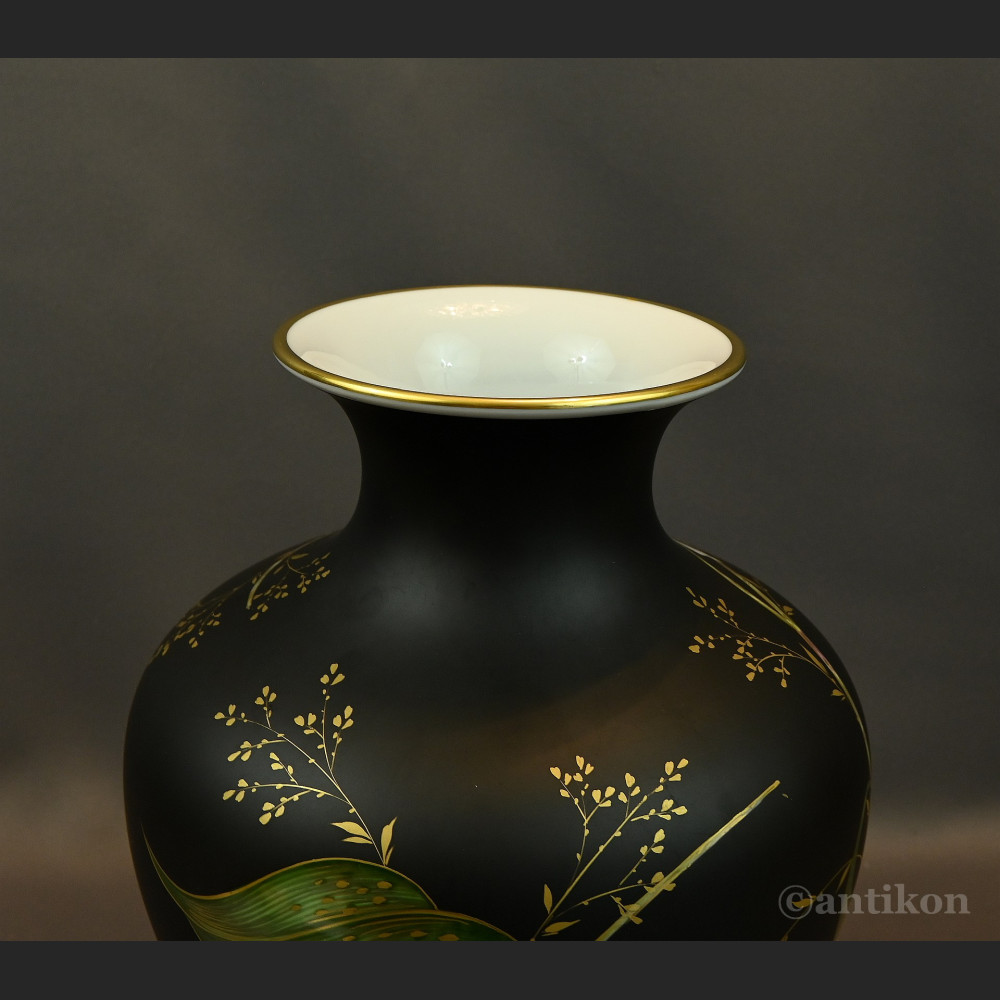 Czarny wazon Rosenthal z liliami prezent ślubny Czarny wazon Rosenthal z liliami prezent ślubny