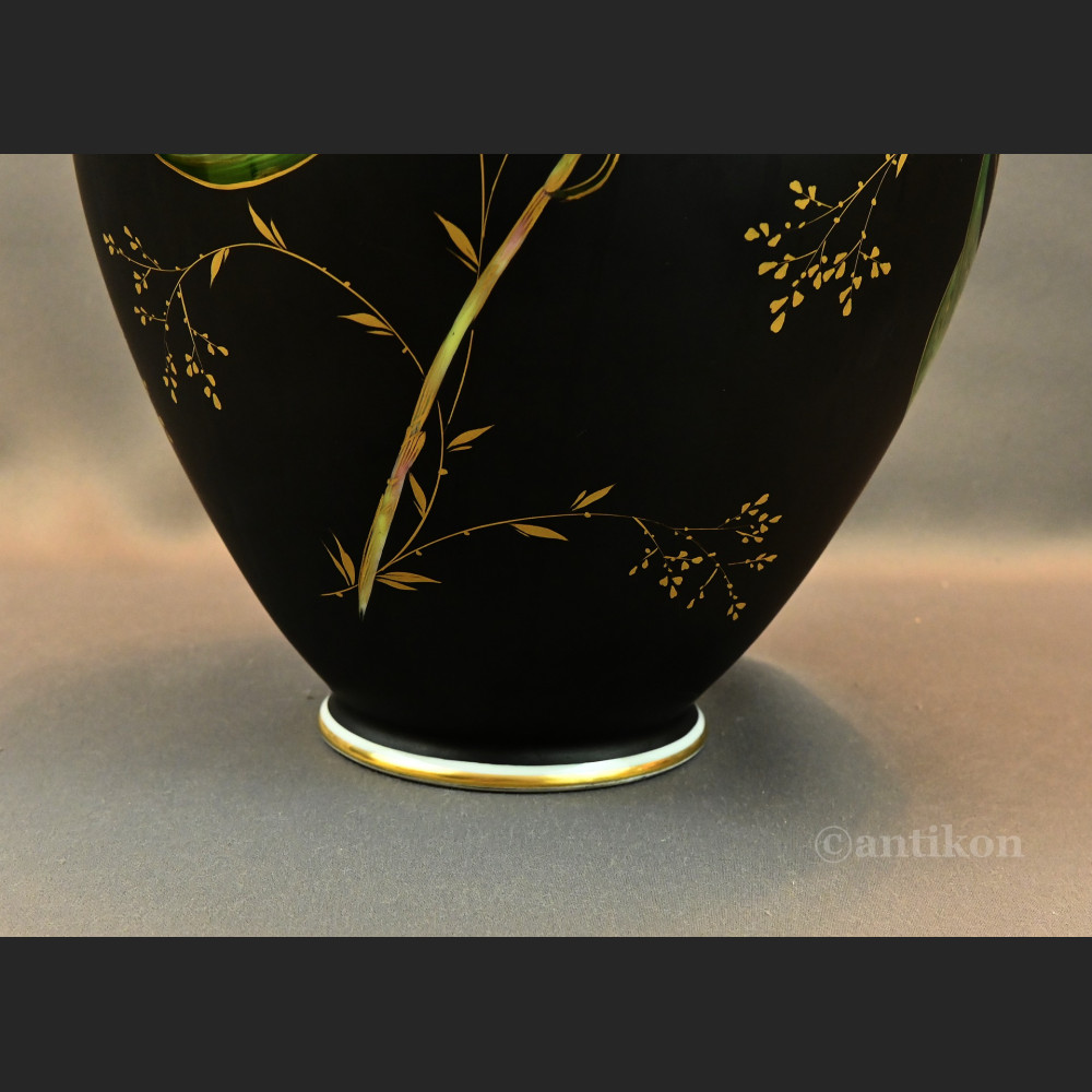 Czarny wazon Rosenthal z liliami prezent ślubny Czarny wazon Rosenthal z liliami prezent ślubny