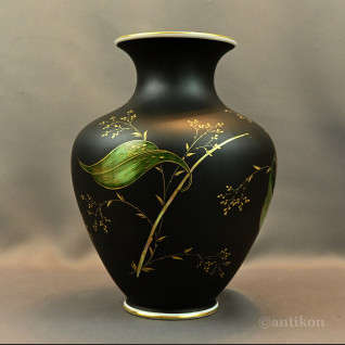 Czarny wazon Rosenthal z liliami prezent ślubny Czarny wazon Rosenthal z liliami prezent ślubny