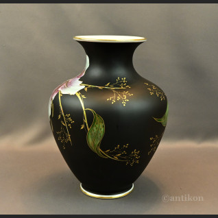 Czarny wazon Rosenthal z liliami prezent ślubny Czarny wazon Rosenthal z liliami prezent ślubny