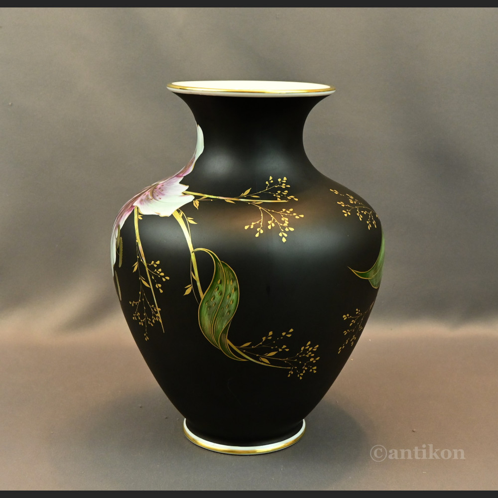 Czarny wazon Rosenthal z liliami prezent ślubny Czarny wazon Rosenthal z liliami prezent ślubny