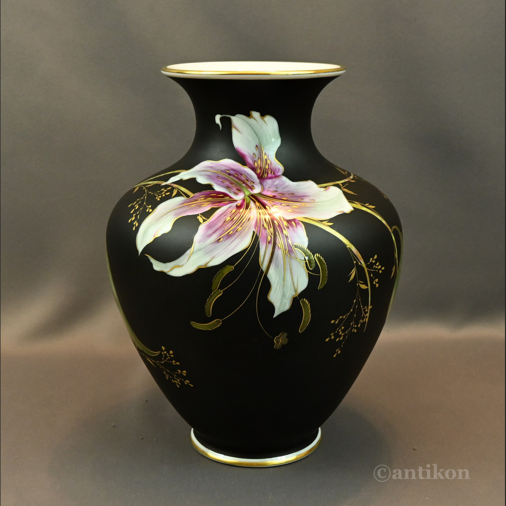 Czarny wazon Rosenthal z liliami prezent ślubny Czarny wazon Rosenthal z liliami prezent ślubny