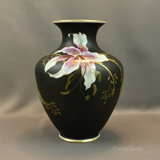 Czarny wazon Rosenthal z liliami prezent ślubny 