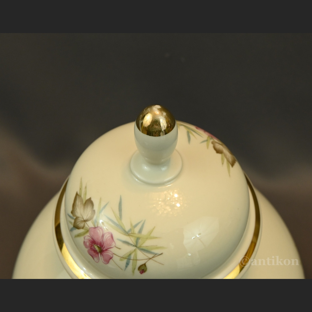 Wazon Thomas Ivory Rosenthal z pokrywą Wazon Thomas Ivory Rosenthal z pokrywą