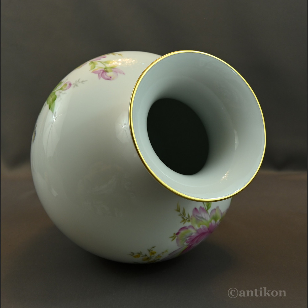 Kwiatowy biały wazon Rosenthal 