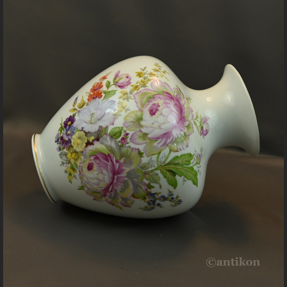 Kwiatowy biały wazon Rosenthal 