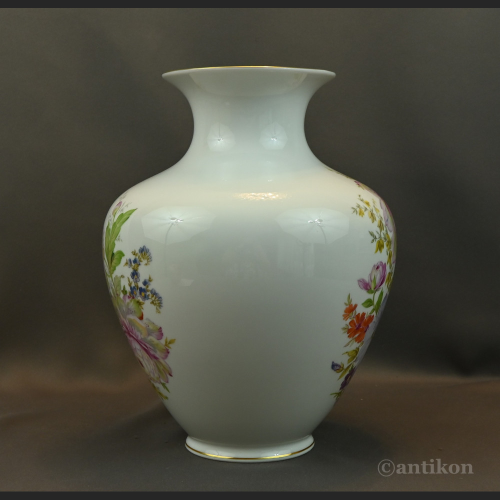 Kwiatowy biały wazon Rosenthal 