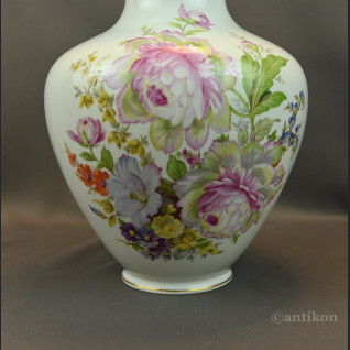 Kwiatowy biały wazon Rosenthal 