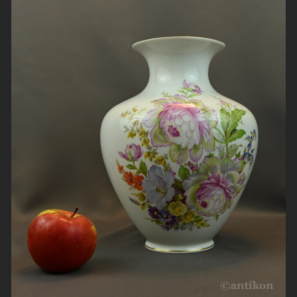 Kwiatowy biały wazon Rosenthal 