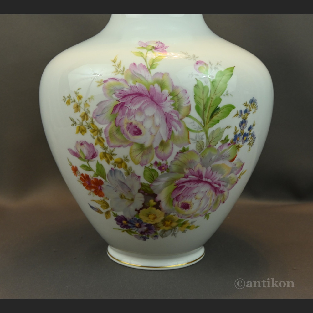 Kwiatowy biały wazon Rosenthal 