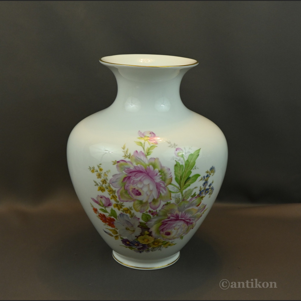 Kwiatowy biały wazon Rosenthal 