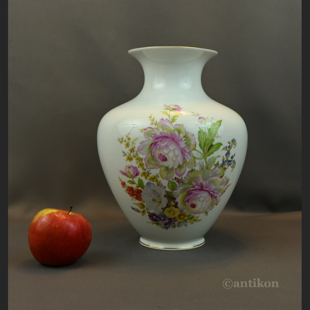 Kwiatowy biały wazon Rosenthal 