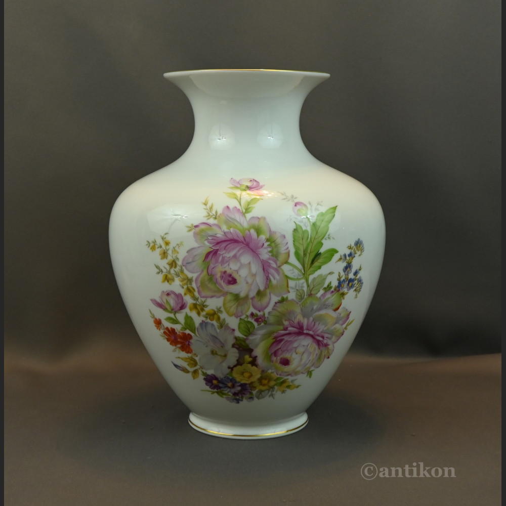 Kwiatowy biały wazon Rosenthal 