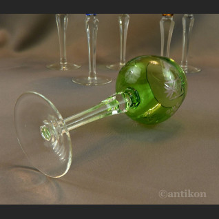 Kryształowe stare kieliszki do wina 