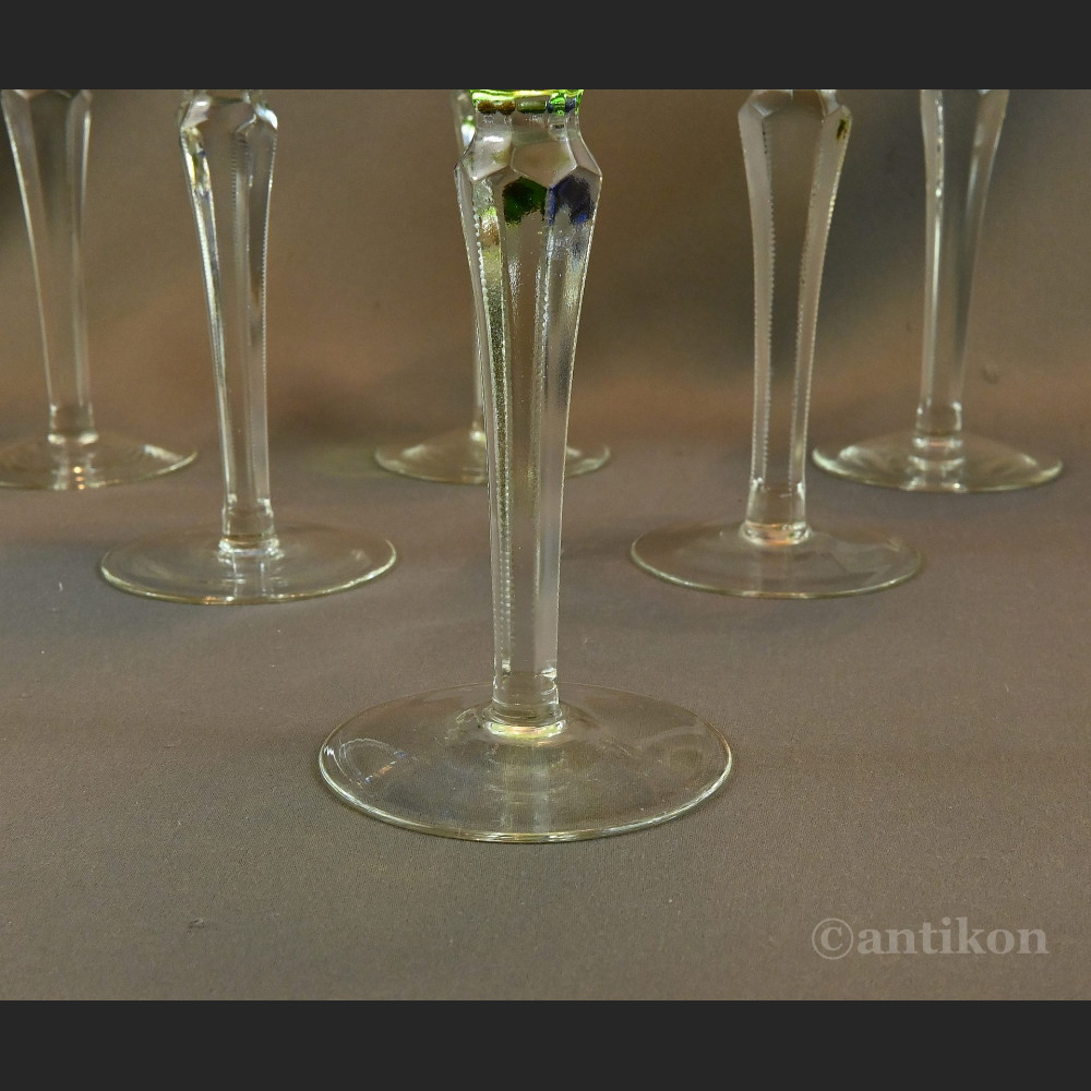 Kryształowe stare kieliszki do wina 