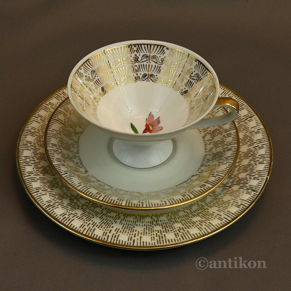 Piękna filiżanka z talerzykiem 