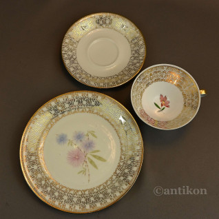 Piękna filiżanka z talerzykiem 