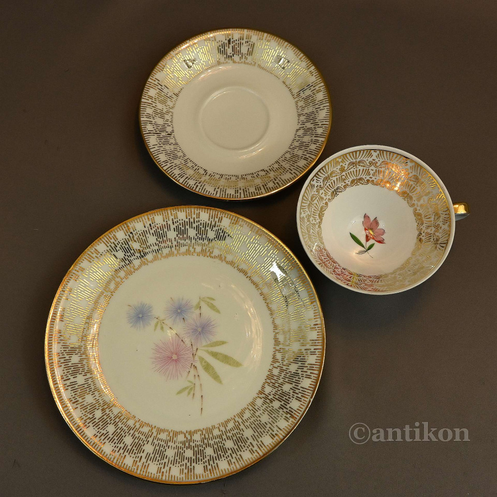 Piękna filiżanka z talerzykiem 