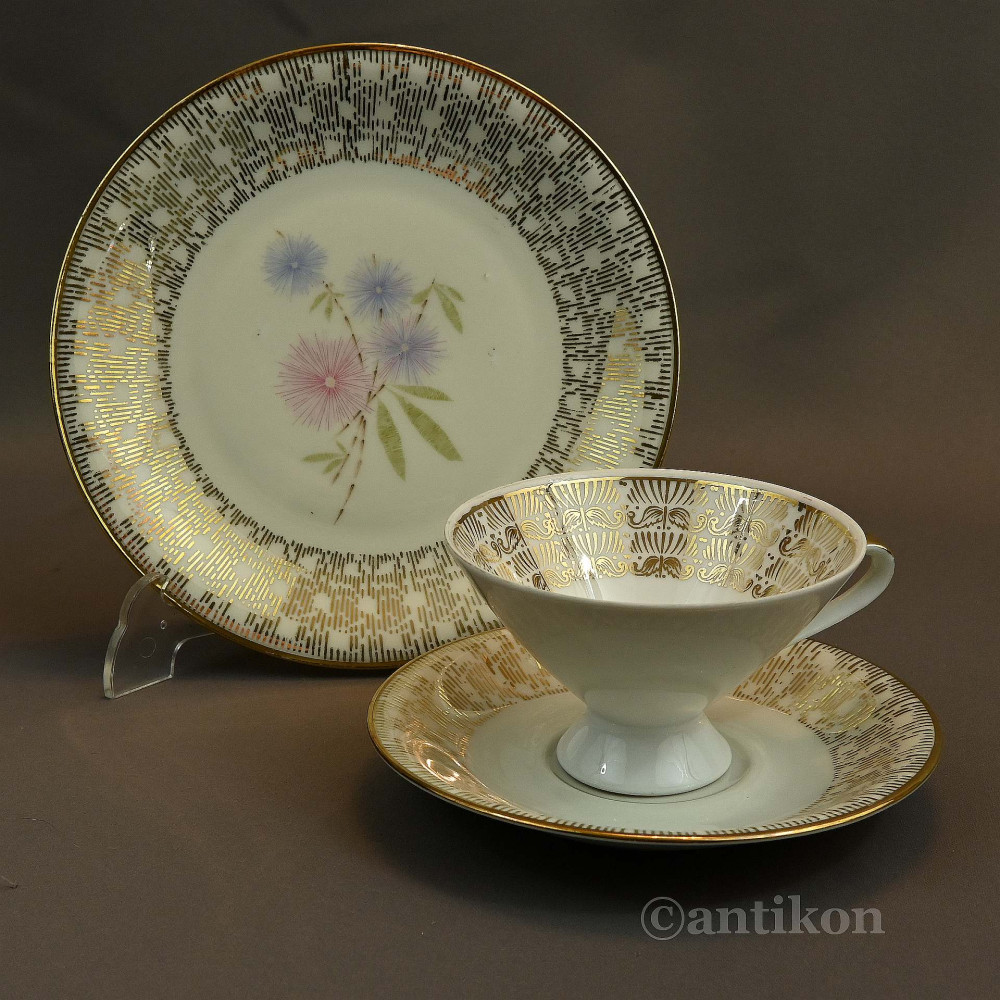 Piękna filiżanka z talerzykiem 