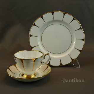 Angielska filiżanka biało złota na prezent 