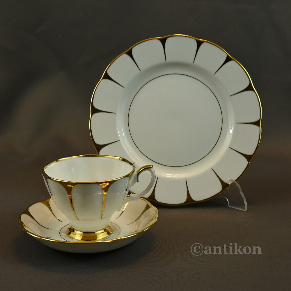 Angielska filiżanka biało złota na prezent 