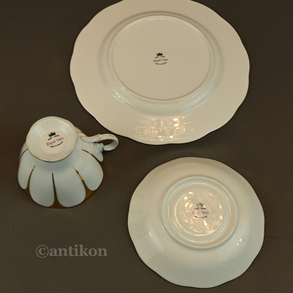 Angielska filiżanka biało złota na prezent 