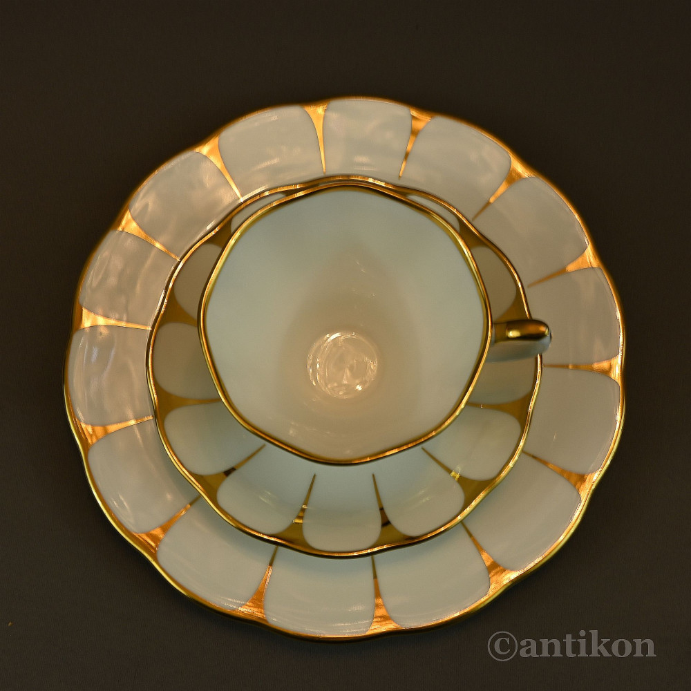 Angielska filiżanka biało złota na prezent 