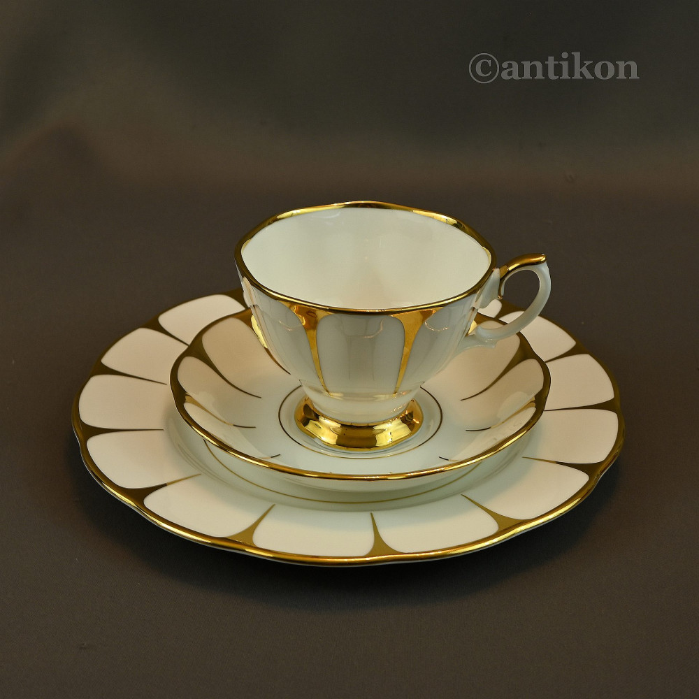 Angielska filiżanka biało złota na prezent 