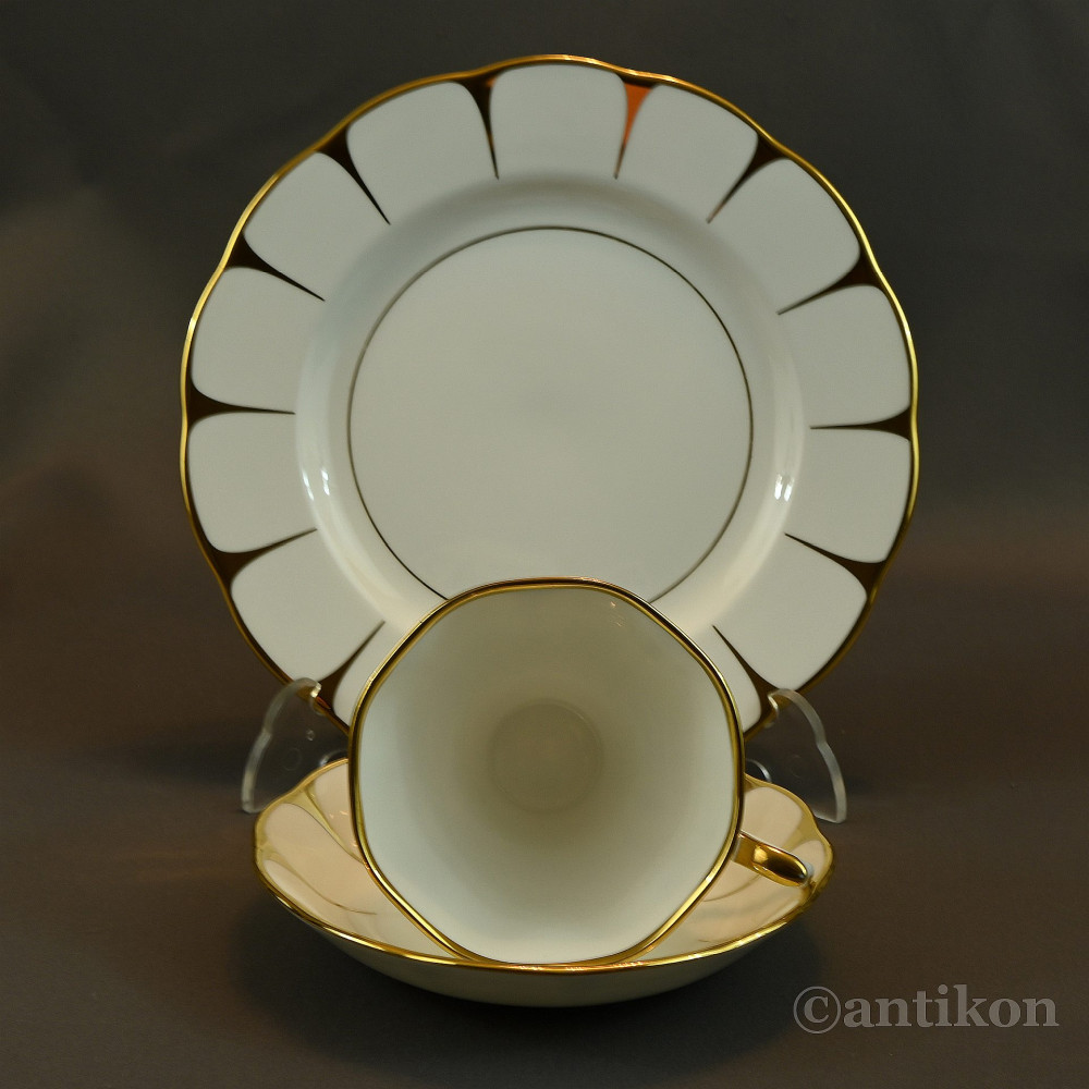 Angielska filiżanka biało złota na prezent 