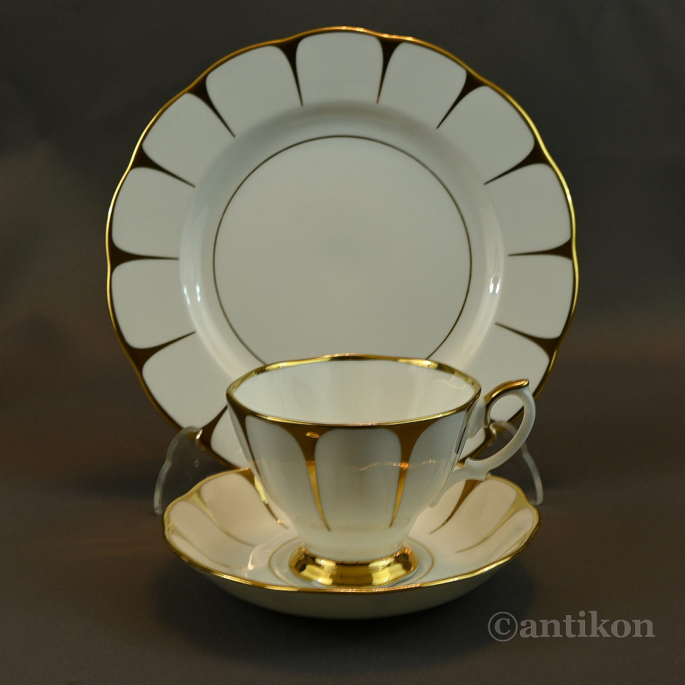Angielska filiżanka biało złota na prezent 
