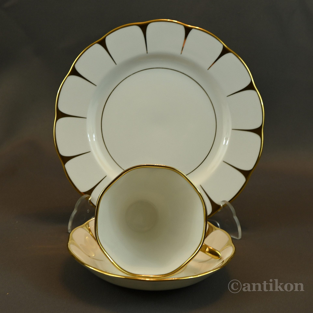 Angielska filiżanka biało złota na prezent 