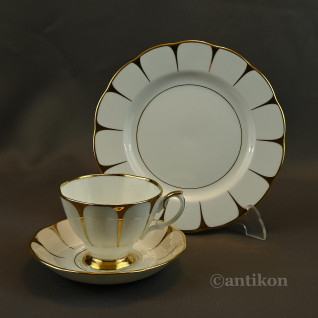 Angielska filiżanka biało złota na prezent 