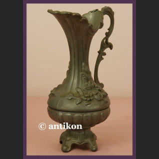 Stary cynowy dzbanek