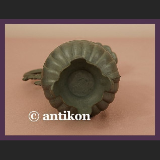 Stary cynowy dzbanek