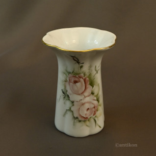 Uroczy porcelanowy wazon